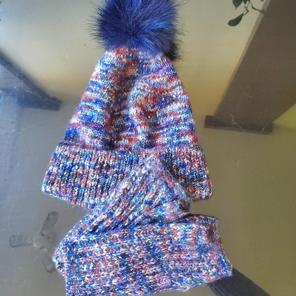 Cute and cozy toque-glove set - Picture 7 of 7